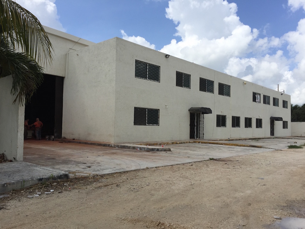 Bodega Industrial en Venta / Renta Avenida Colosio Cancun